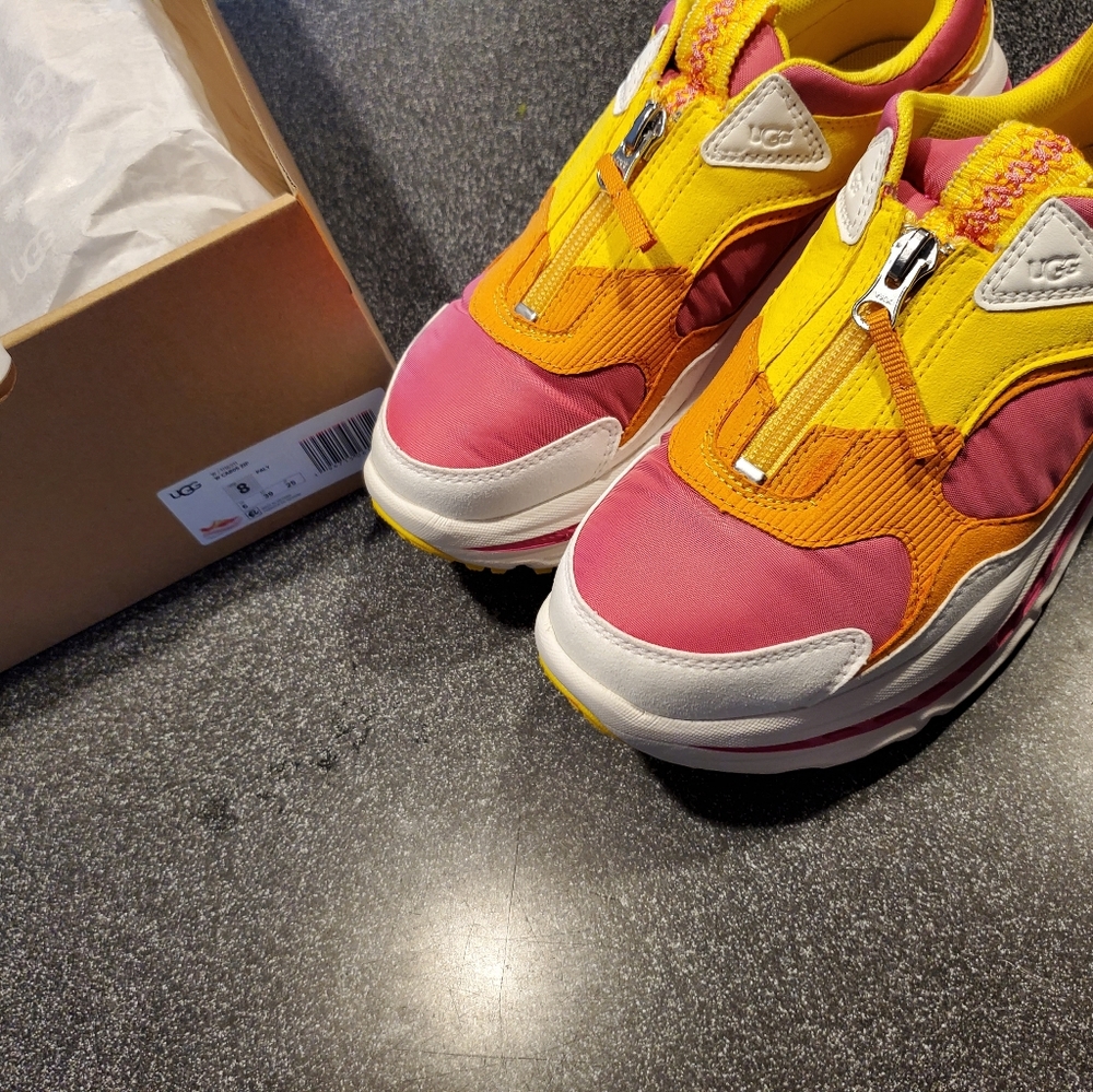 CA805 Zip Uggs Sneakers